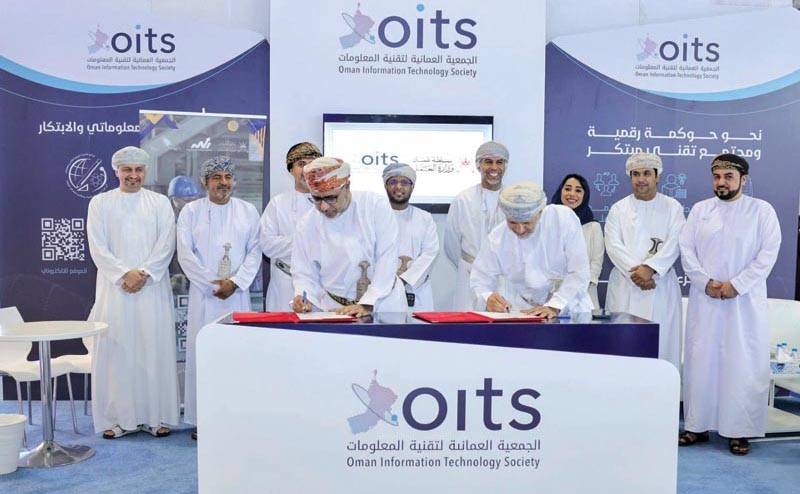 &laquo;العمل&raquo; توقع برنامجي تعاون مع الجمعية العمانية لتقنية المعلومات وشركة ثواني