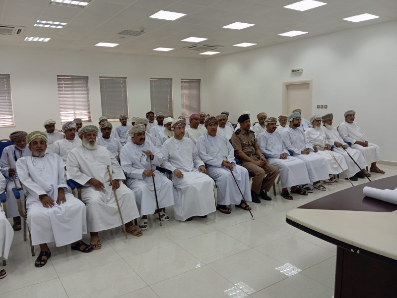 مناقشة مستجدات مشروع موقع الإنزال السمكي بمنطقة دغمر في قريات