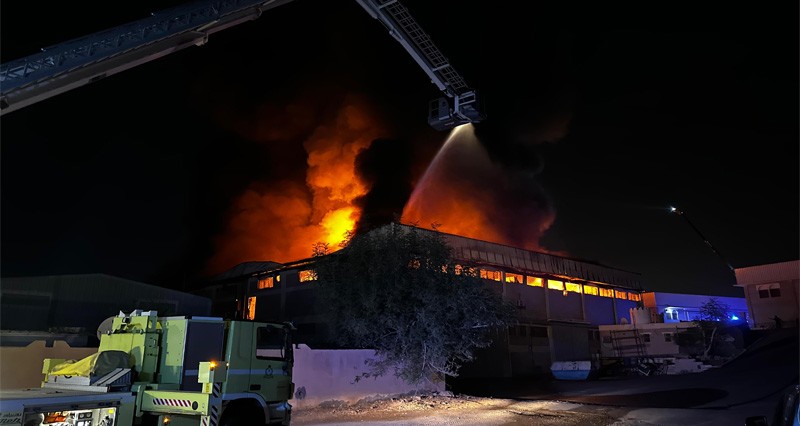 إخماد حريق فـي مخزن بمنطقة غلا الصناعية دون تسجيل إصابات