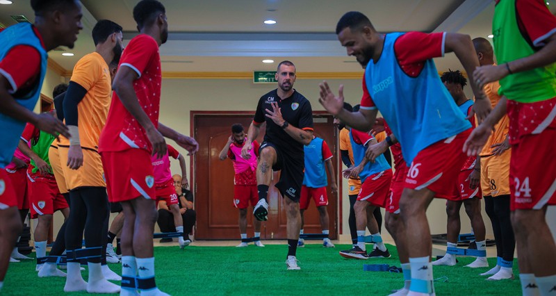 منتخبنا الوطني الأول يبدأ معسكره الداخلي.. وكيروش يؤكد على أهمية التفاني والالتزام