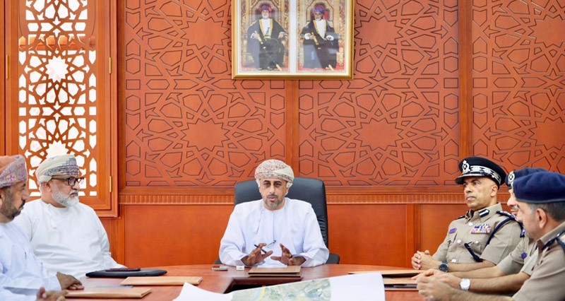 استعراض مشروع تأهيل طريق &laquo;الحزم ـ الوشيل&raquo; بالرستاق