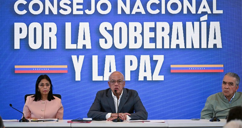 مادورو مستعد لإعلان حال الطوارئ تحسبا لعدوان أميركي