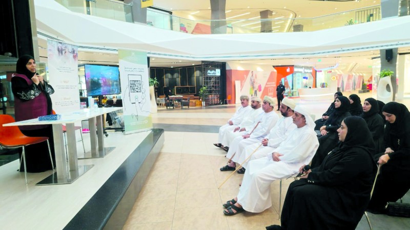 حملة توعوية فـي المراكز التجارية بشمال الباطنة