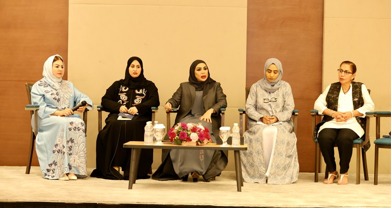 ندوة أدبية تستحضر صورة المرأة العمانية فـي كتابات الرحالة والمستشرقين وتكشف عن ملامحها الحضارية