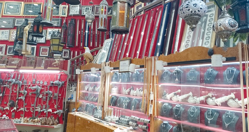 صناعة الفخاريات والفضيات موروث عريق فـي سوق نزوى