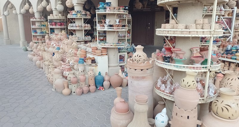 صناعة الفخاريات والفضيات موروث عريق فـي سوق نزوى