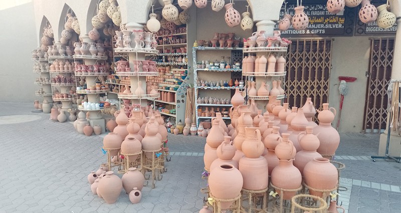 صناعة الفخاريات والفضيات موروث عريق فـي سوق نزوى
