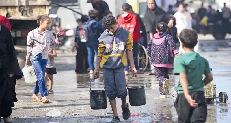 مع تواصل خروقات الاحتلال .. انفجارات عنيفة تهز خيام غزة ومليون طفل يحتاجون الماء والغذاء