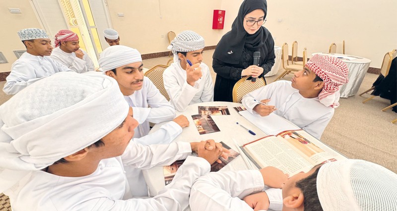 حلقة حول توظيف مهارات المستقبل التطبيقية والتقنية فـي الموسوعة العمانية للناشئة بمسندم