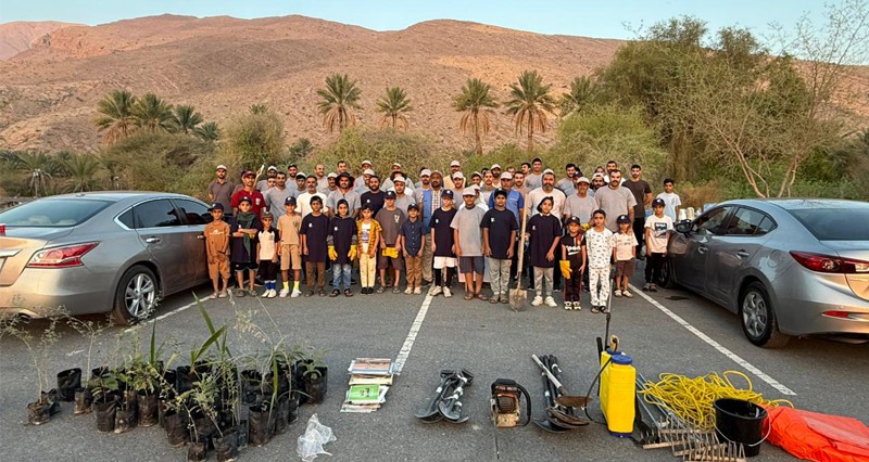 معسكر للخدمة العامة ومكافحة سوسة النخيل فـي بهلاء