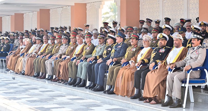 ذي يزن بن هيثم يرعى احتفال البحرية السلطانية العمانية بيومها السنوي