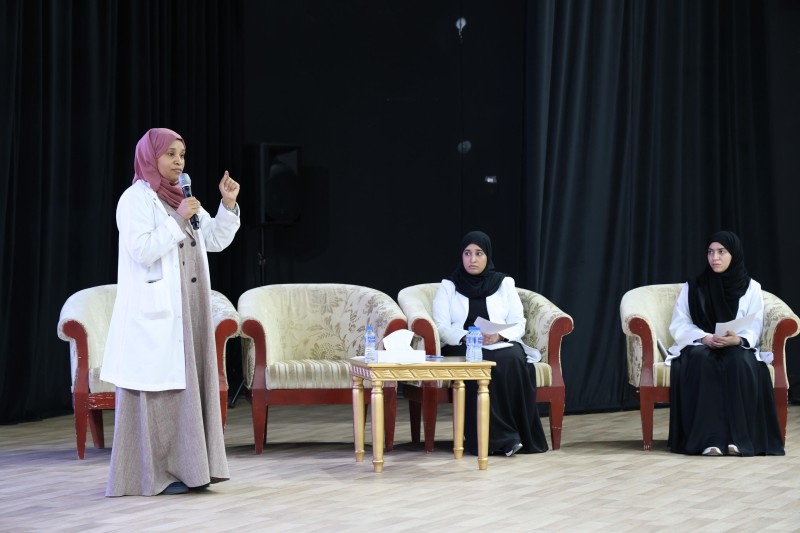 استعراض التخصصات الجامعية بالمسارات الوظيفية في تعليمية البريمي