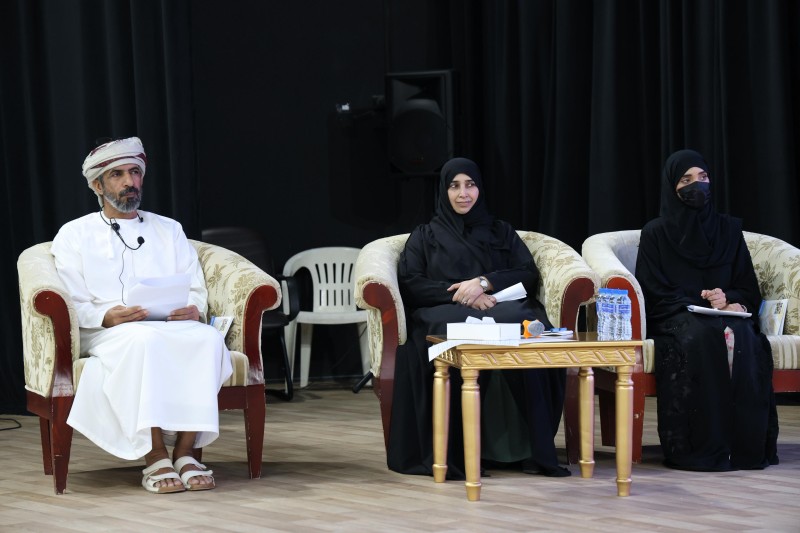 استعراض التخصصات الجامعية بالمسارات الوظيفية في تعليمية البريمي