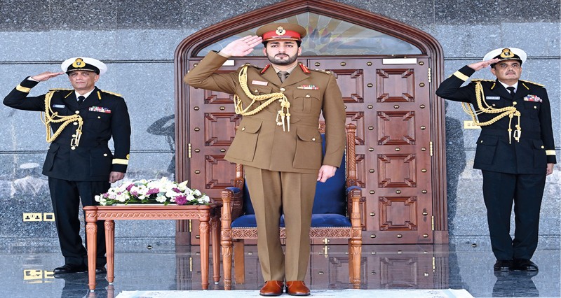 ذي يزن بن هيثم يرعى احتفال البحرية السلطانية العمانية بيومها السنوي