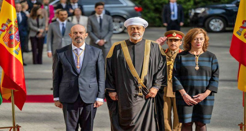 جلالة السلطان يزور الشيوخ الإسباني ويؤكد: الزيارة فرصة لبحث أوجه التعاون المستقبلي على المستويين الحكومي والخاص