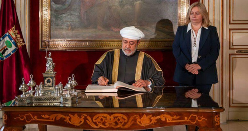 جلالة السلطان يزور الشيوخ الإسباني ويؤكد: الزيارة فرصة لبحث أوجه التعاون المستقبلي على المستويين الحكومي والخاص