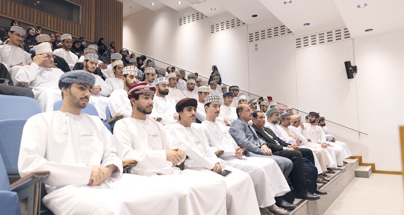 اختتام الموسم الخامس عشر لمسابقة شاعر الخليل بجامعة السلطان قابوس