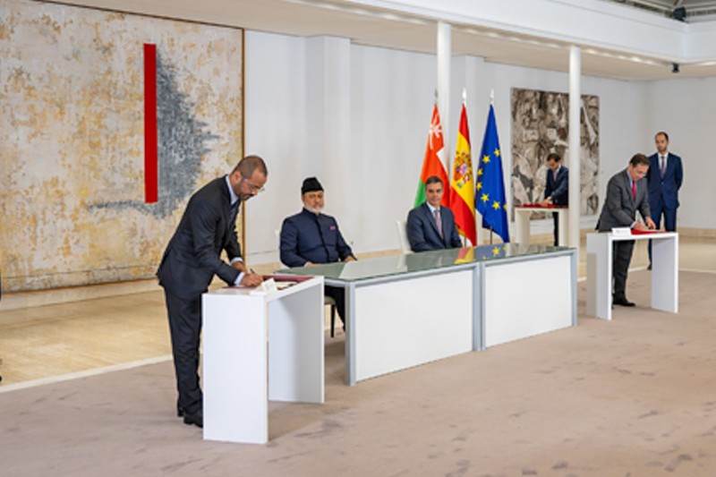 جلالته يستعرض مع رئيس الوزراء الإسباني سبل تعزيز العلاقات الوثيقة بين البلدين