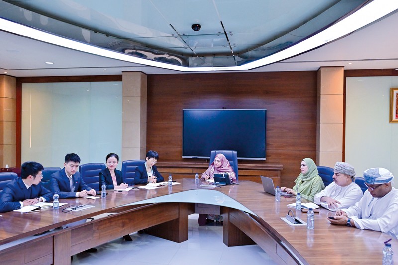 بحث التعاون في مجال التعليم العالي مع الجامعات الصينية