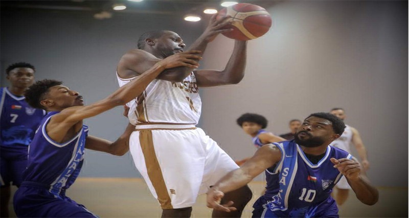 البشائر يفوز على صلالة في انطلاق الدوري العام لكرة السلة