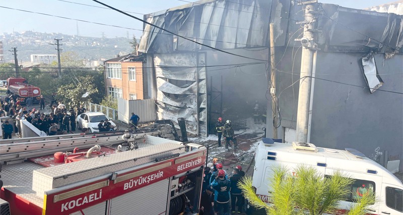 وفاة 6 أشخاص في حريق بمستودع للعطور بشمال غرب تركيا