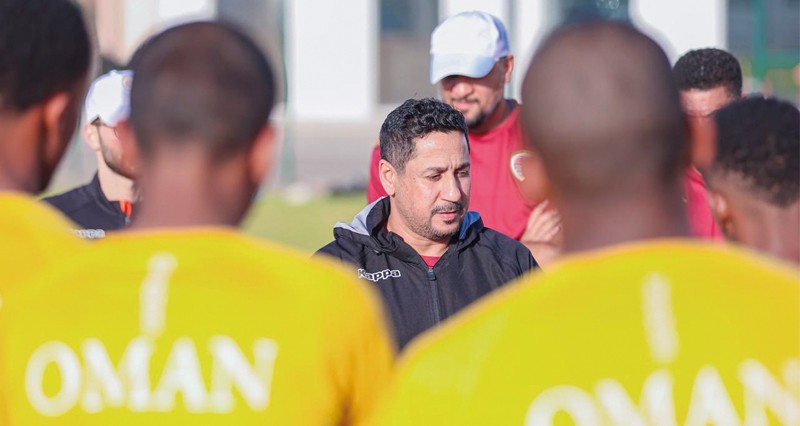 منتخبنا الوطني الأولمبي للقدم يواصل تدريباته المكثفة بمعسكره الداخلي