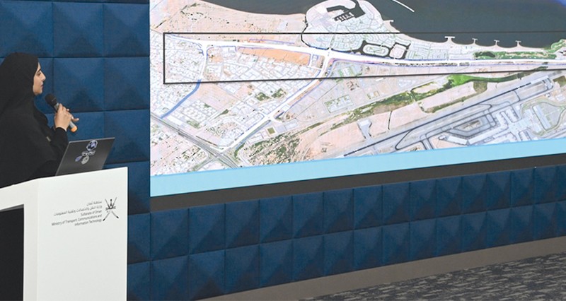 بأكثر من 44 مليونا و940 ألف ريال .. التوقيع على اتفاقية مشروع تطوير طريق الموج بمسقط