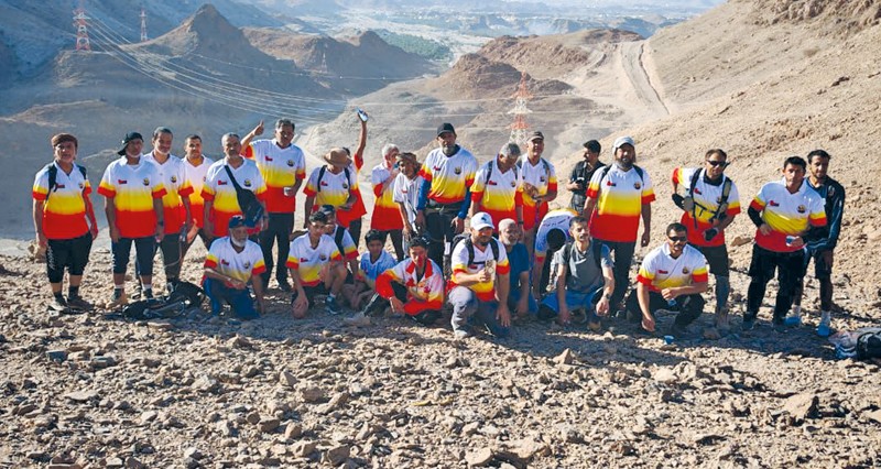 120 مشاركا فـي مسير جبلي لفريق وادي الميح بولاية العامرات