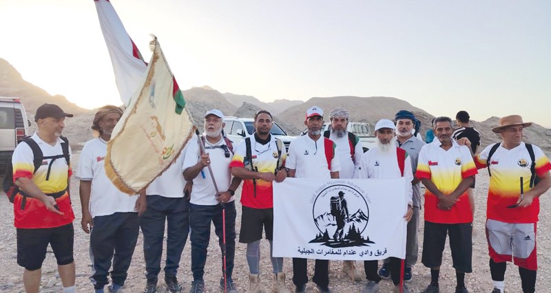120 مشاركا فـي مسير جبلي لفريق وادي الميح بولاية العامرات