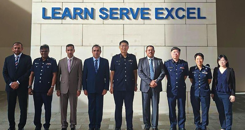 تعزيز التعاون الأمني وتبادل الخبرات مع سنغافورة