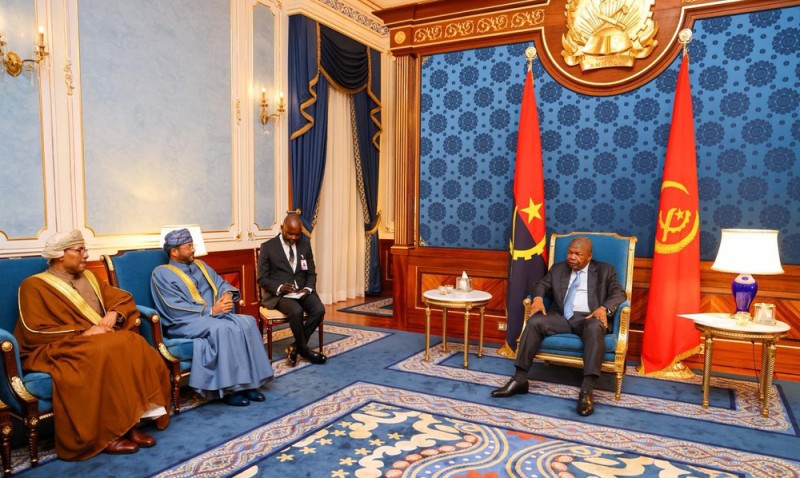 وزير الخارجية ورئيس جمهورية أنجولا يبحثان تعزيز التعاون الثنائي