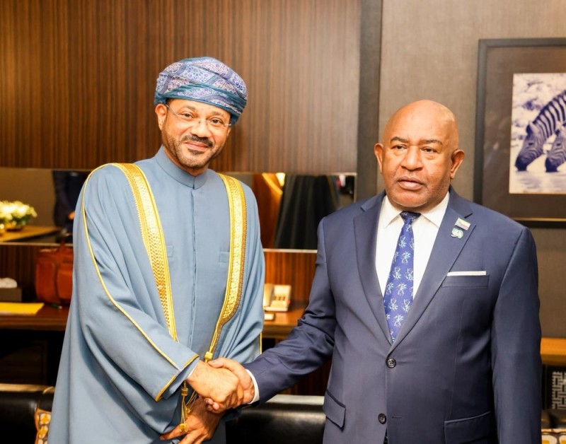 وزير الخارجية يلتقي برئيس جمهورية القمر المتحدة