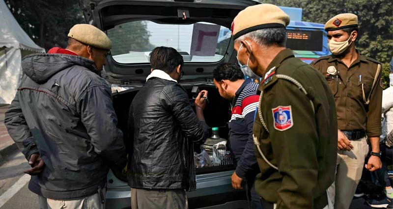 مصرع 8 في إنفجار سيارة بنيودلهي