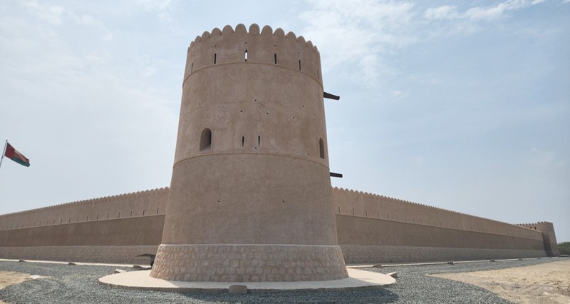 التراث والسياحة تنتهي من صيانة سور آل هلال بولاية السويق