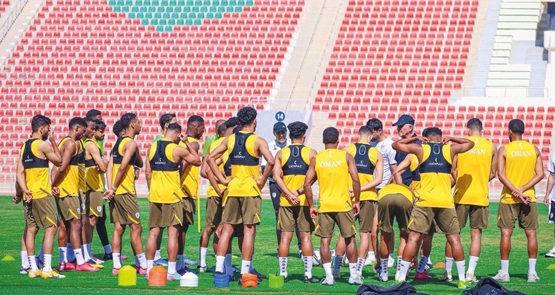 الأحمر يكتفي بتدريب صباحي أمس والمنذر يشارك وعبدالله فواز يتعافى تدريجيا