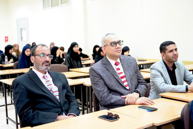 جلسة تعريفية بمهام اللجنة الوطنية للتربية والثقافة والعلوم بكلية التربية بالرستاق