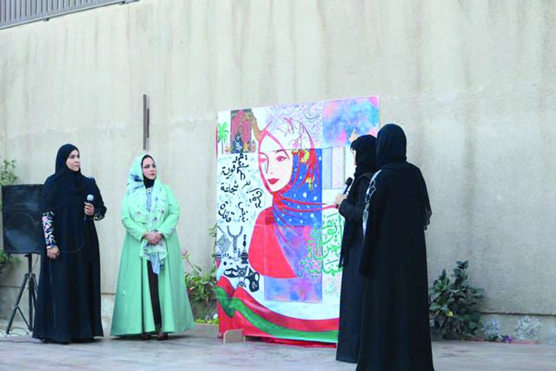 'فن مصنعتنا' يجسد روح الإبداع النسائي بلوحة فنية