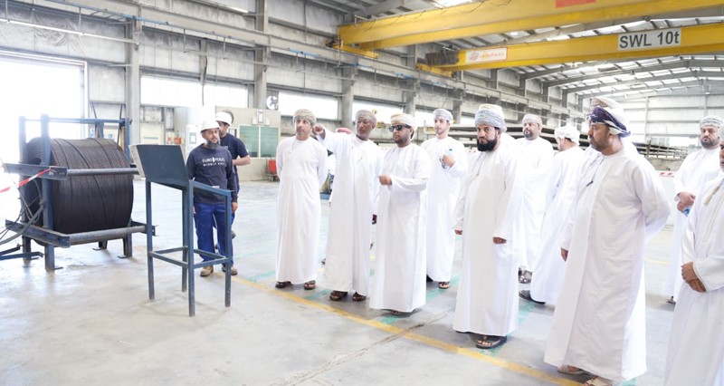 استعراض واقع القطاعين التجاري والصناعي وبحث الفرص الاستثمارية فـي الداخلية