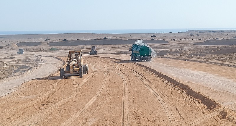 بتكلفة تتجاوز 3.2 مليون ريال عماني .. تنفيذ طريق عقبة الشويمية بظفار