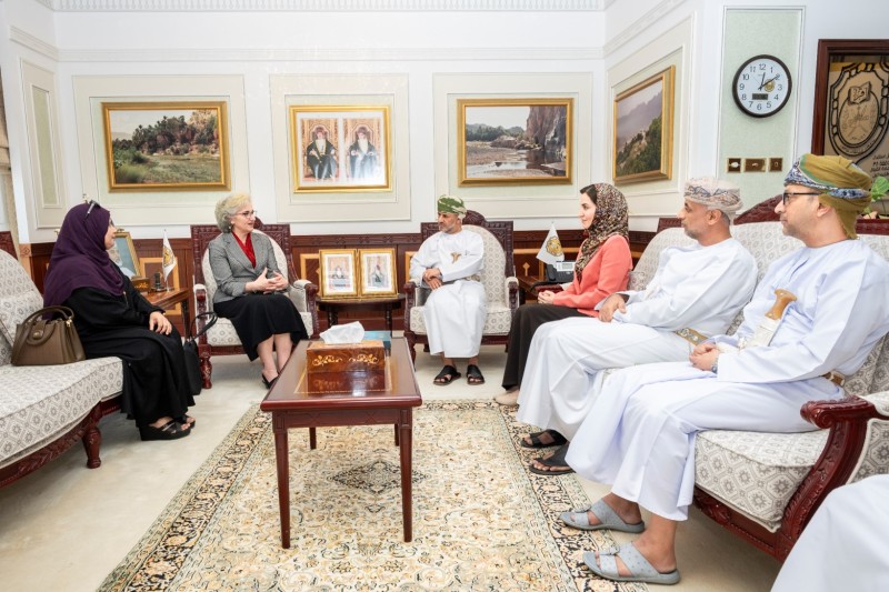 بحث التعاون بين جامعة السلطان قابوس والجامعات اللبنانية