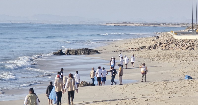 100 مشارك فـي حملة &laquo;شواطئنا مسؤوليتنا جميعًا&raquo; بجعلان بني بوعلي