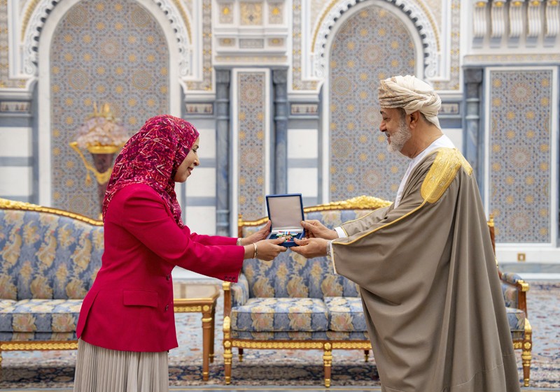 جلالة السلطان يمنح أوسمة سلطانية لعدد من أصحاب السمو والمعالي والسعادة وقادة قوات السلطان المسلحة وشرطة عمان السلطانية وكبار الضباط