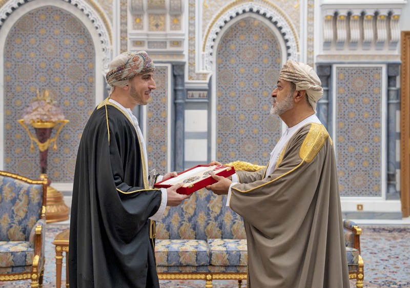 جلالة السلطان يمنح أوسمة سلطانية لعدد من أصحاب السمو والمعالي والسعادة وقادة قوات السلطان المسلحة وشرطة عمان السلطانية وكبار الضباط