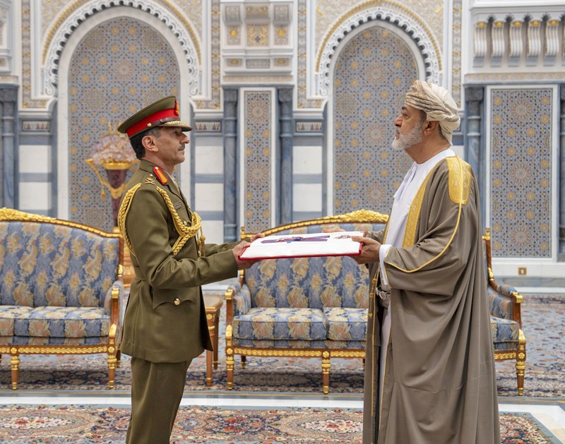 جلالة السلطان يمنح أوسمة سلطانية لعدد من أصحاب السمو والمعالي والسعادة وقادة قوات السلطان المسلحة وشرطة عمان السلطانية وكبار الضباط