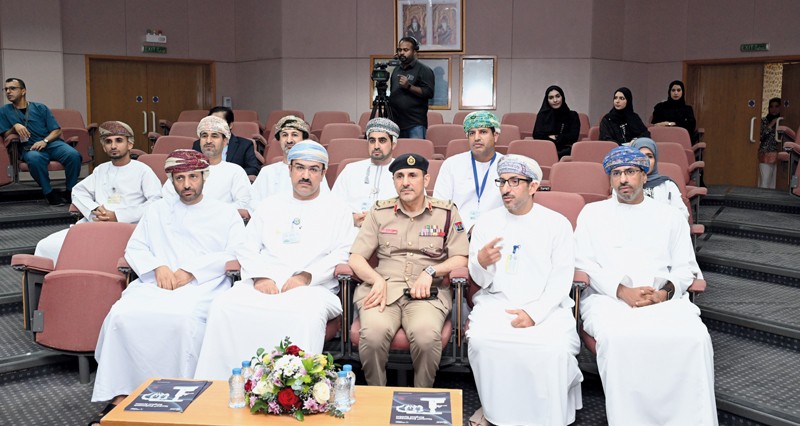 المستشفى السلطاني يجري أول عملية فـي تخصص المسالك البولية عن بعد