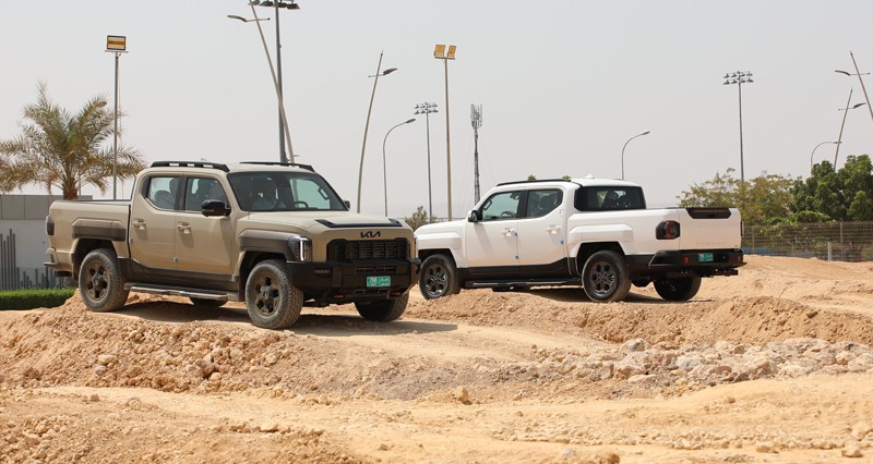 قيادة تجريبية لسيارة كيا تاسمان الجديدة فـي الجمعية العمانية للسيارات