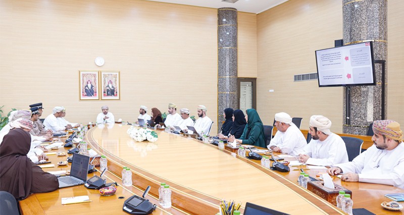 استعراض آليات تنظيم نشاط بيع السيارات المستعملة وتسهيل إجراءات الترخيص