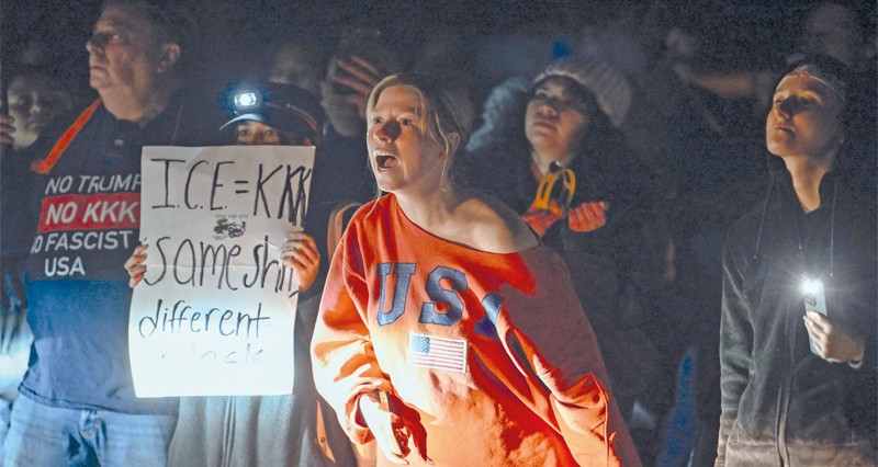 ترامب يلمح لإجراء مناقشات مع مادورو .. وحاملة طائرات تصل &laquo;الكاريبي&raquo;