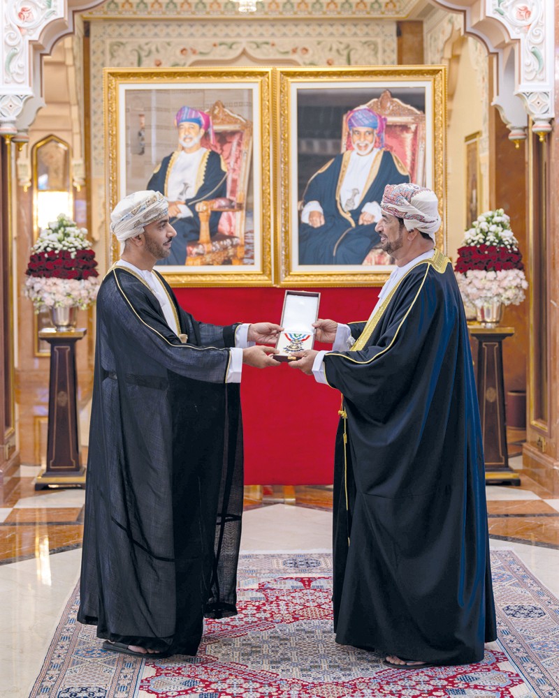 جلالة السلطان يمنح وسام عمان العسكري لعدد من كبار الضباط والإشادة السلطانية لعدد من أصحاب الفضيلة والسعادة