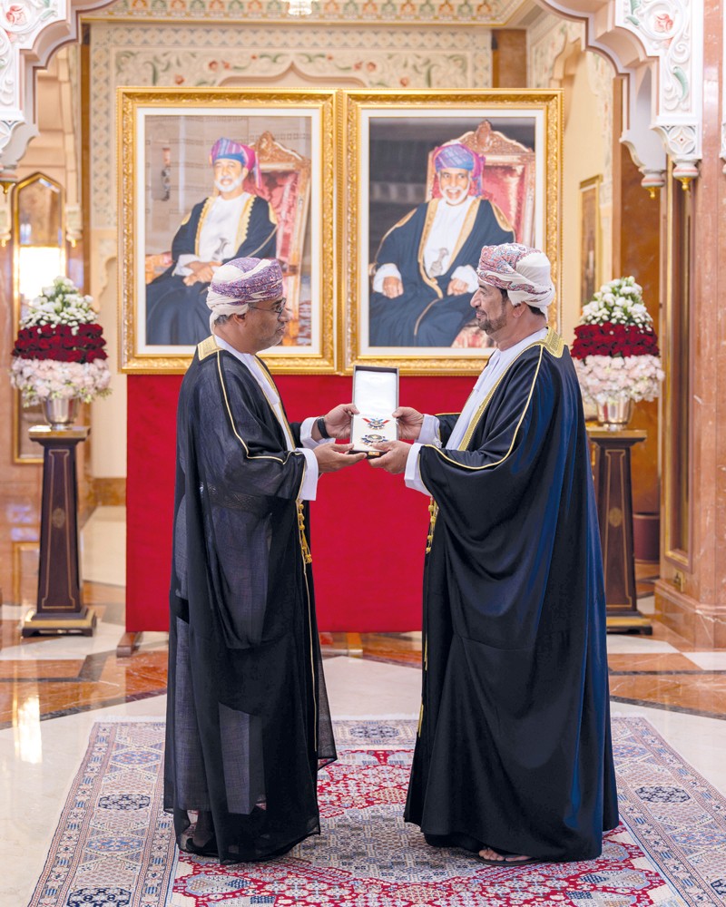 جلالة السلطان يمنح وسام عمان العسكري لعدد من كبار الضباط والإشادة السلطانية لعدد من أصحاب الفضيلة والسعادة